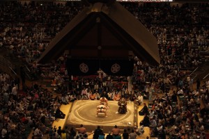 Nihon Sumo Kyokai Grand Tournament : Sumo, a modern Japanese martial arts which brings the nation's past to the present. - Erica Lin 