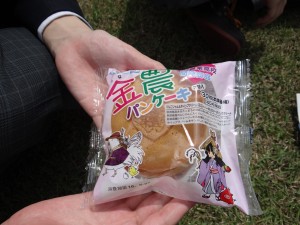 A rice pancake made by local agricultural high schools, sold at Lawsons. 
