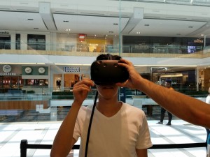 Close encounter of “VR Game”. I and Miwa experienced this tricky new generation’s game at Galleria on Sunday Sep 4th before Labor Day. ~ Takuya Kurihana